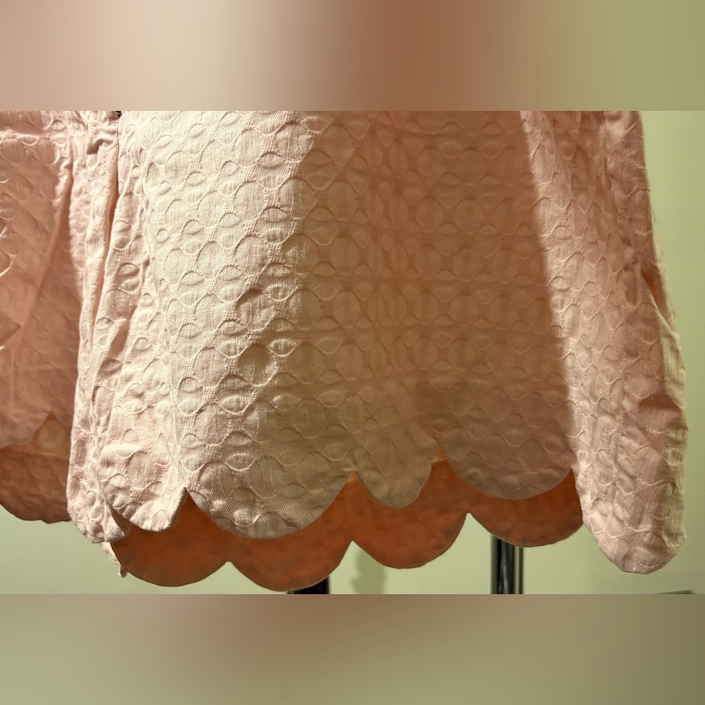 Crown & Ivy Women’s Plus Light Pink Textured Shorts with Scalloped Hem Sz 22W - Picture 4 of 10